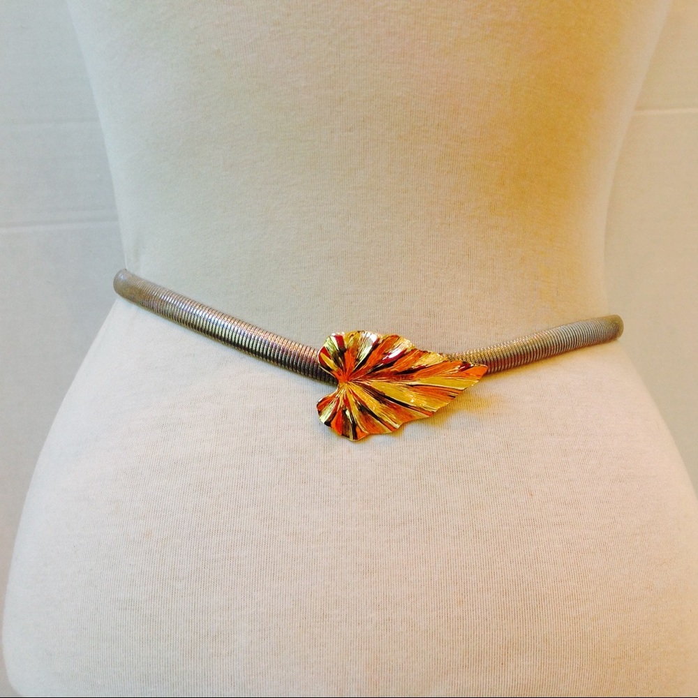 1980's Silver Metal Leaf Belt Buckle Stretch